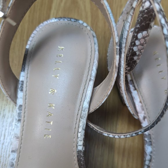 Kelly & Katie Women's snake print sandals- size 6.5 gently used - Picture 2 of 5